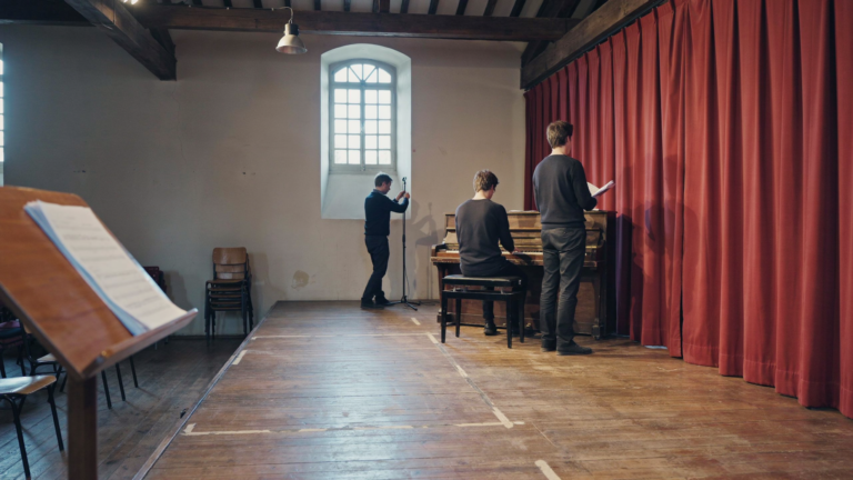 Création locale: comment les artistes trouvent lieux et financements