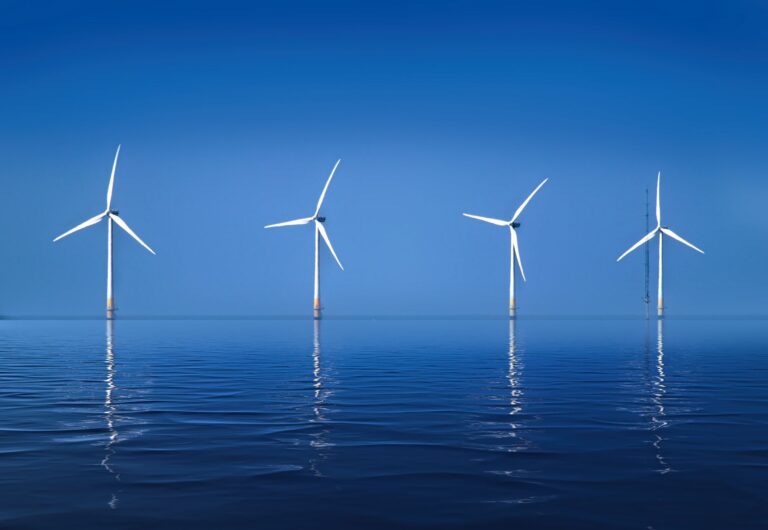 Éolien flottant au large de Batz : le projet avance, le débat continue